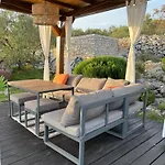 Mrdina House * Kali