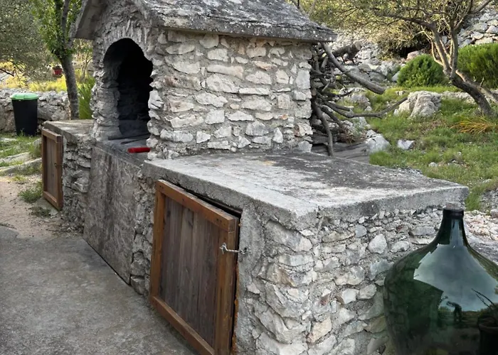 Mrdina House
